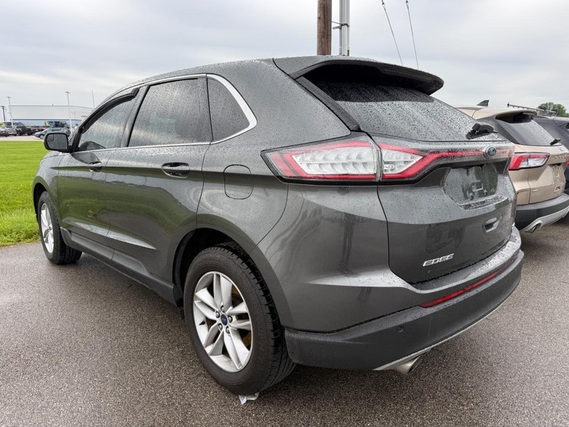 Ford Edge Vehicle Full-screen Gallery Image 3