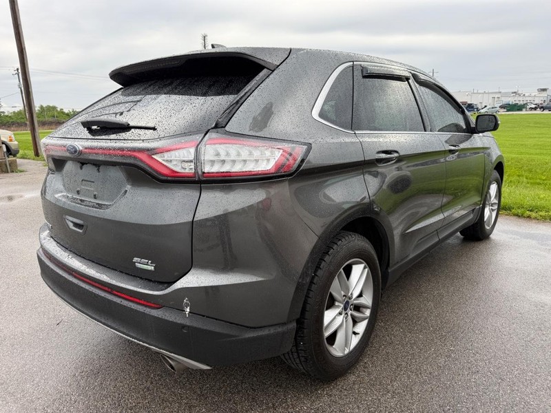 Ford Edge Vehicle Full-screen Gallery Image 4