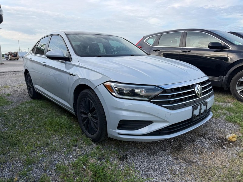 Volkswagen Jetta Vehicle Full-screen Gallery Image 5
