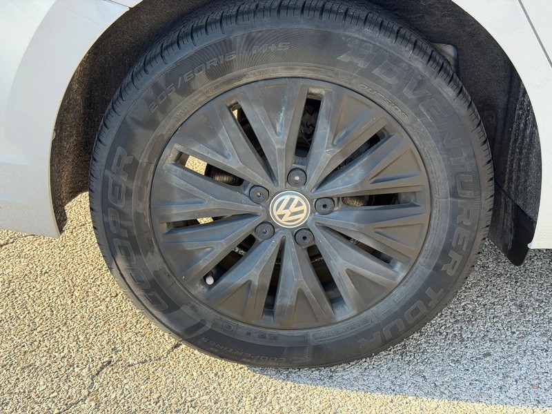 Volkswagen Jetta Vehicle Full-screen Gallery Image 7