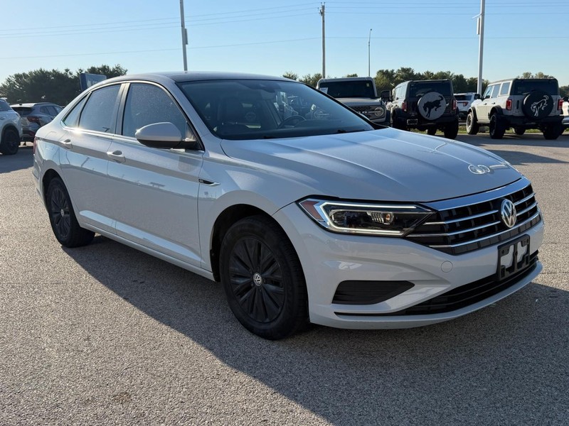 Volkswagen Jetta Vehicle Full-screen Gallery Image 8