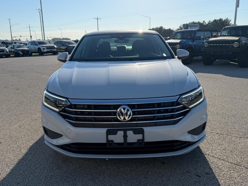 Volkswagen Jetta Vehicle Full-screen Gallery Image 9
