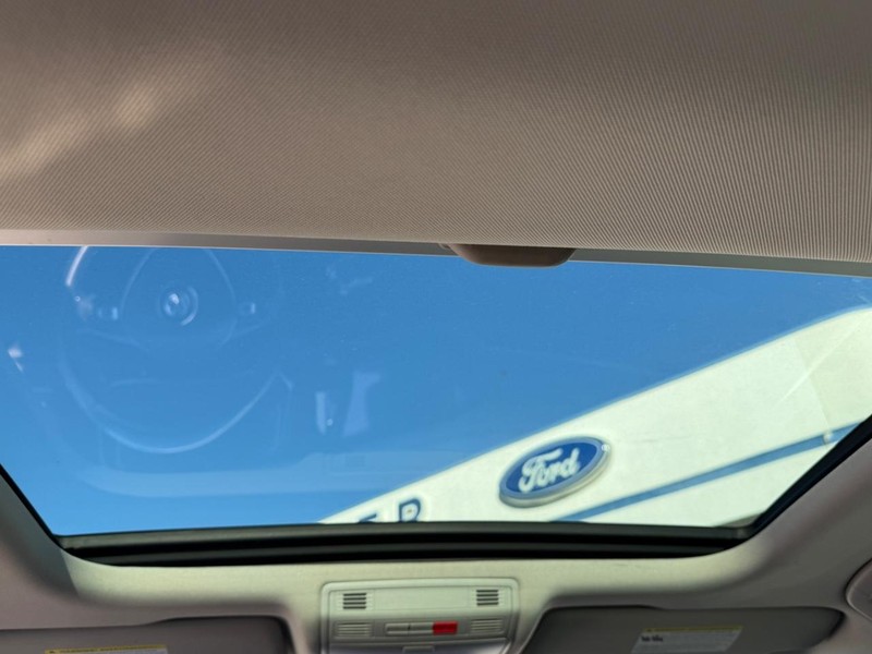 Volkswagen Jetta Vehicle Full-screen Gallery Image 11