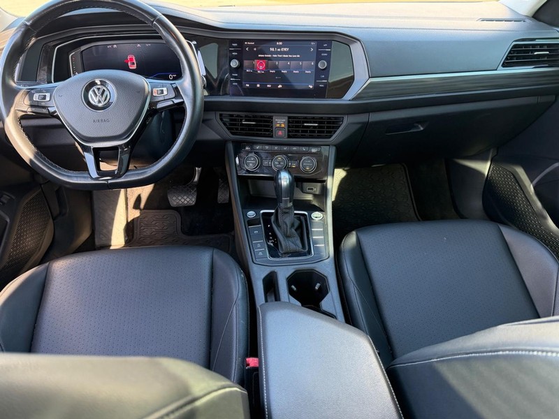 Volkswagen Jetta Vehicle Full-screen Gallery Image 12