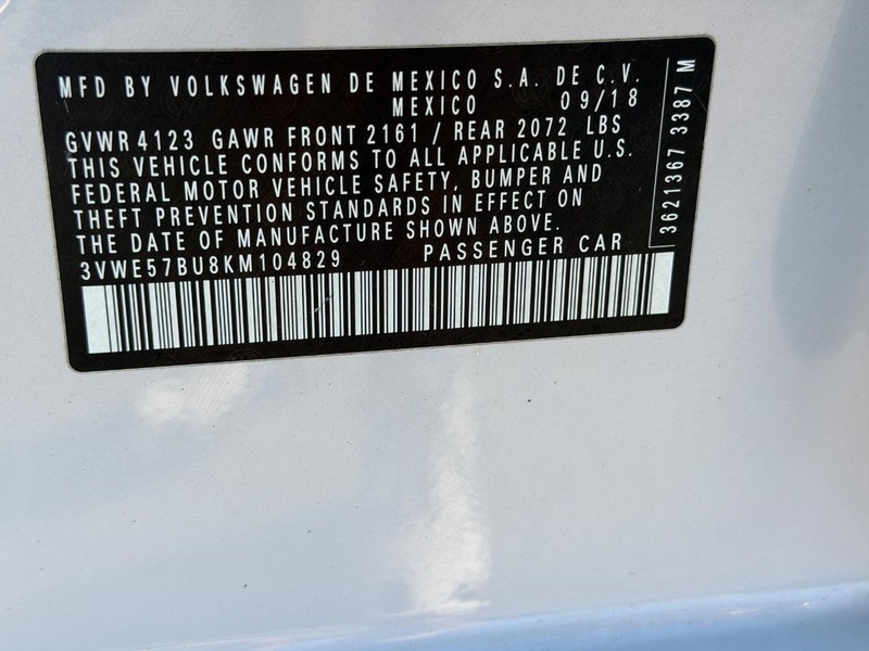 Volkswagen Jetta Vehicle Full-screen Gallery Image 23