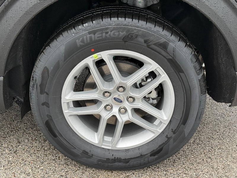 Ford Explorer Vehicle Full-screen Gallery Image 4