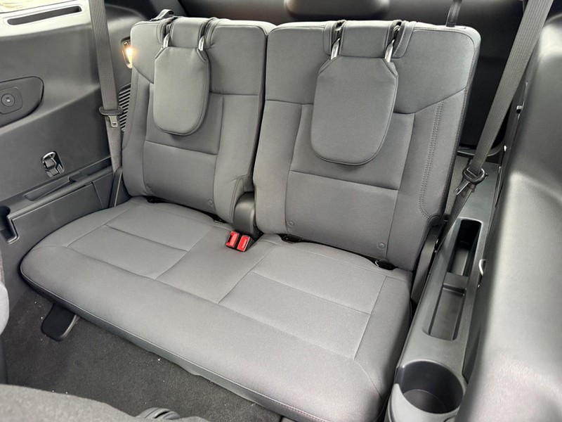 Ford Explorer Vehicle Full-screen Gallery Image 5
