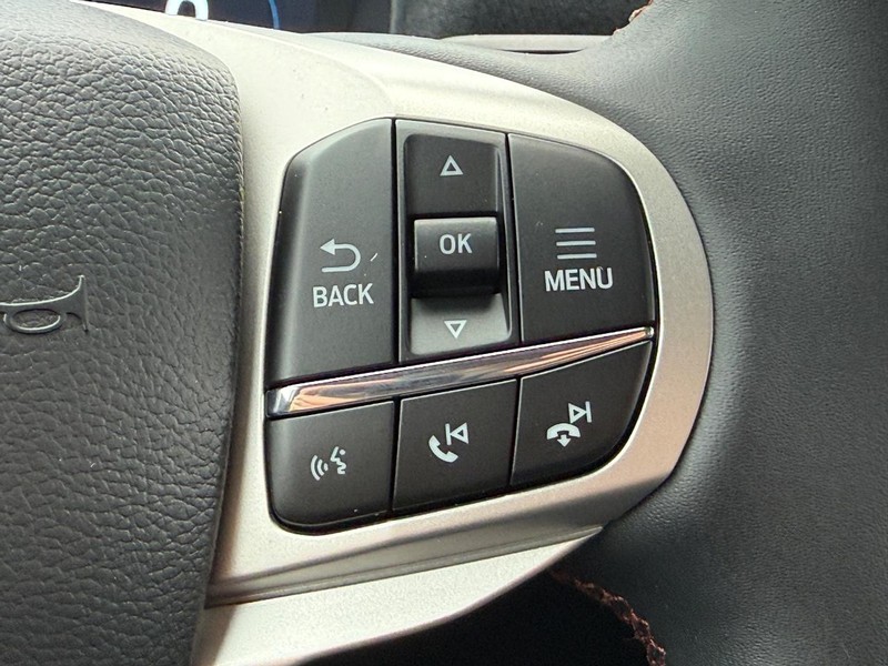 Ford Explorer Vehicle Full-screen Gallery Image 10