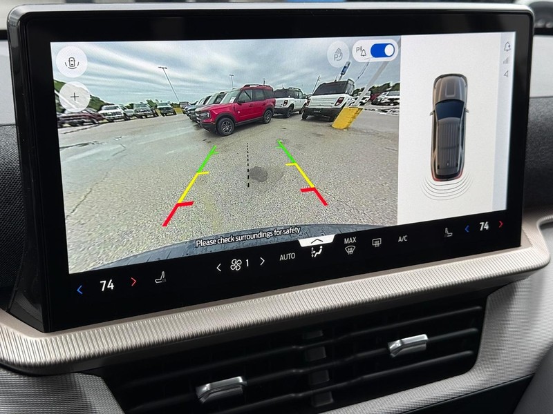 Ford Explorer Vehicle Full-screen Gallery Image 13