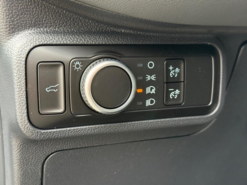 Ford Explorer Vehicle Full-screen Gallery Image 17