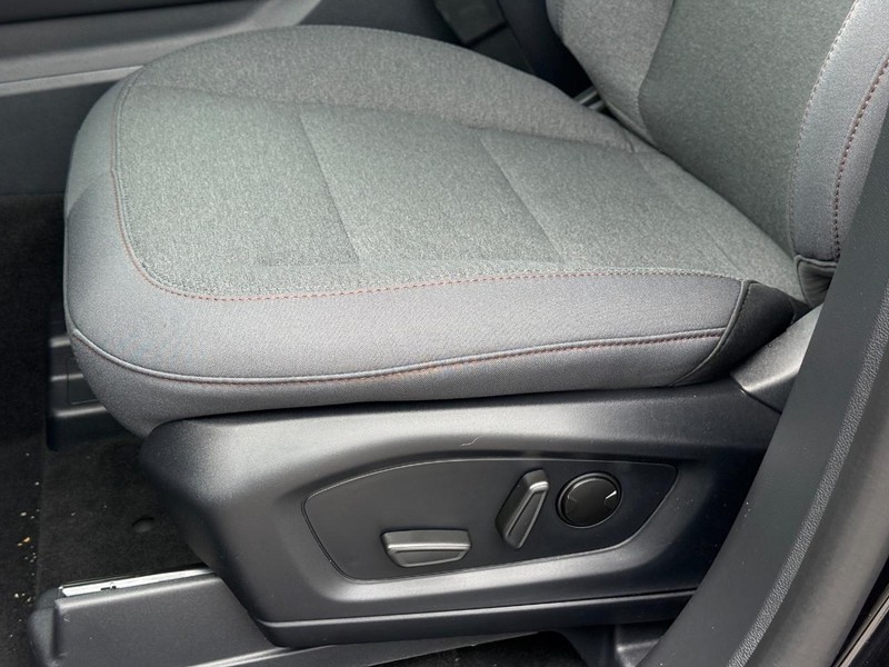 Ford Explorer Vehicle Full-screen Gallery Image 19