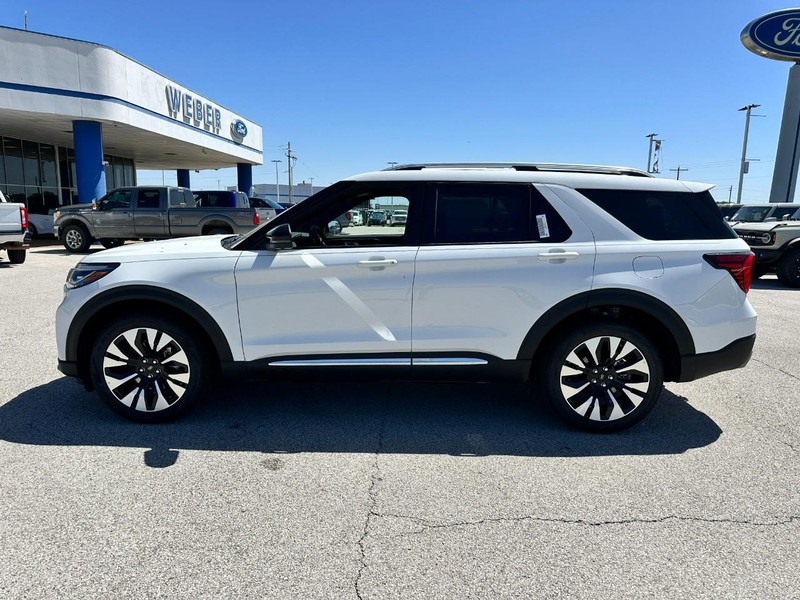 Ford Explorer Vehicle Full-screen Gallery Image 2