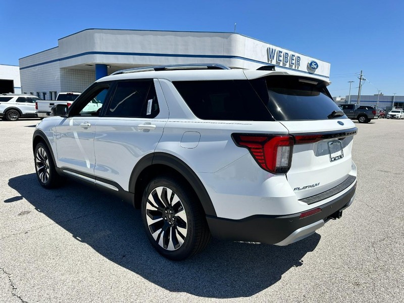Ford Explorer Vehicle Full-screen Gallery Image 3
