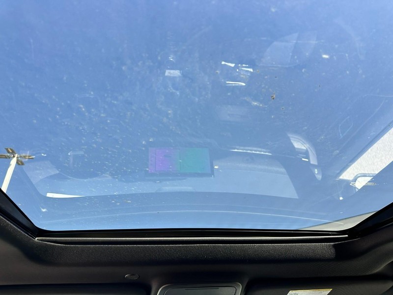 Ford Explorer Vehicle Full-screen Gallery Image 6