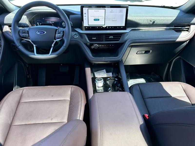 Ford Explorer Vehicle Full-screen Gallery Image 7