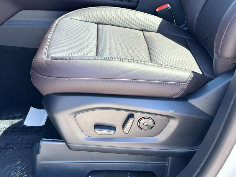 Ford Explorer Vehicle Full-screen Gallery Image 13