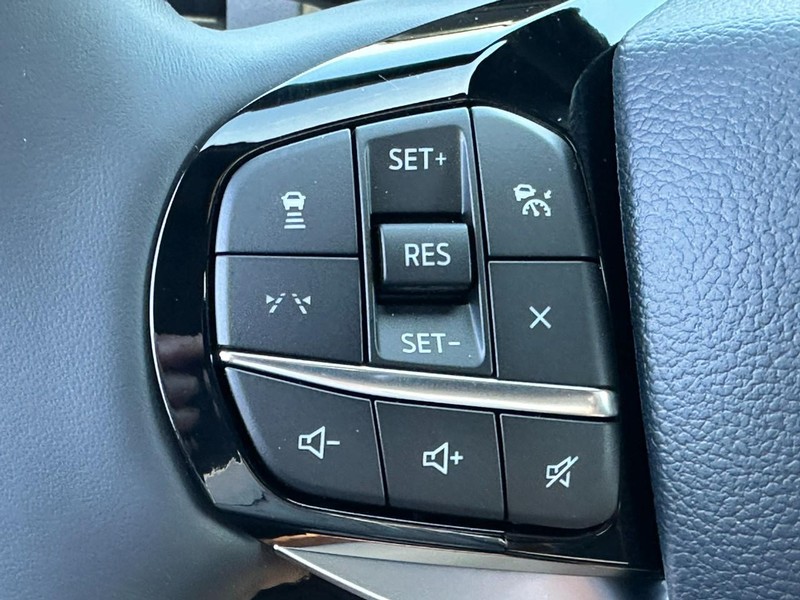 Ford Explorer Vehicle Full-screen Gallery Image 14