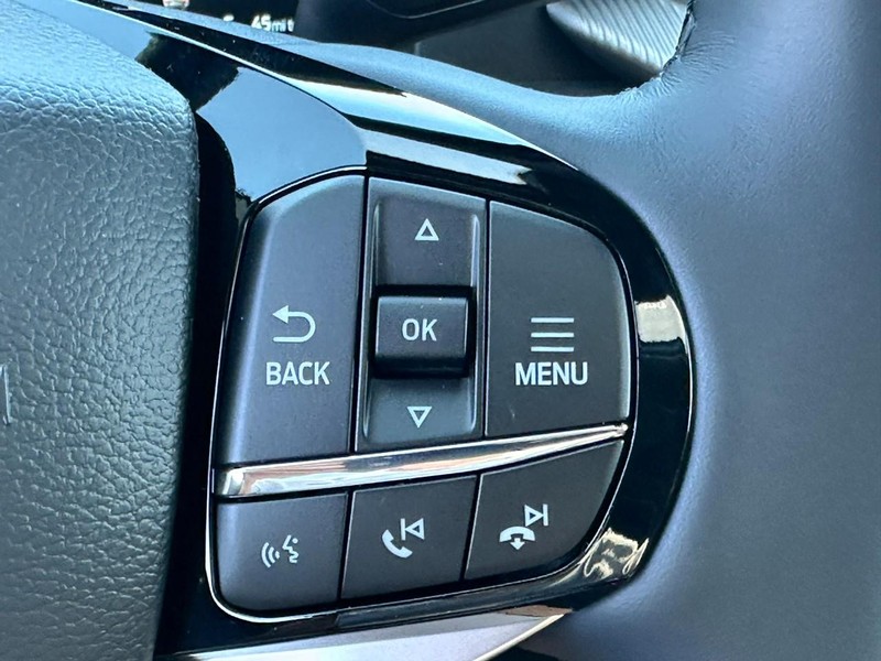 Ford Explorer Vehicle Full-screen Gallery Image 15