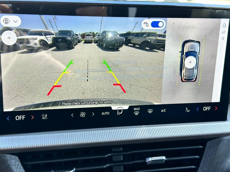 Ford Explorer Vehicle Full-screen Gallery Image 16