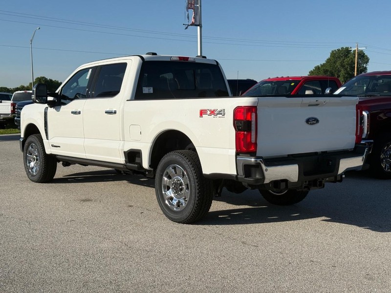 Ford Super Duty F-250 SRW Vehicle Full-screen Gallery Image 3