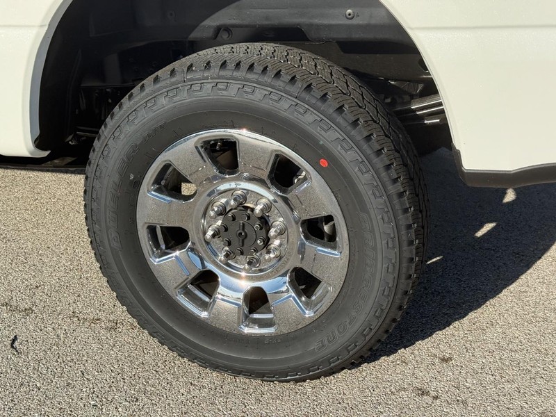 Ford Super Duty F-250 SRW Vehicle Full-screen Gallery Image 4