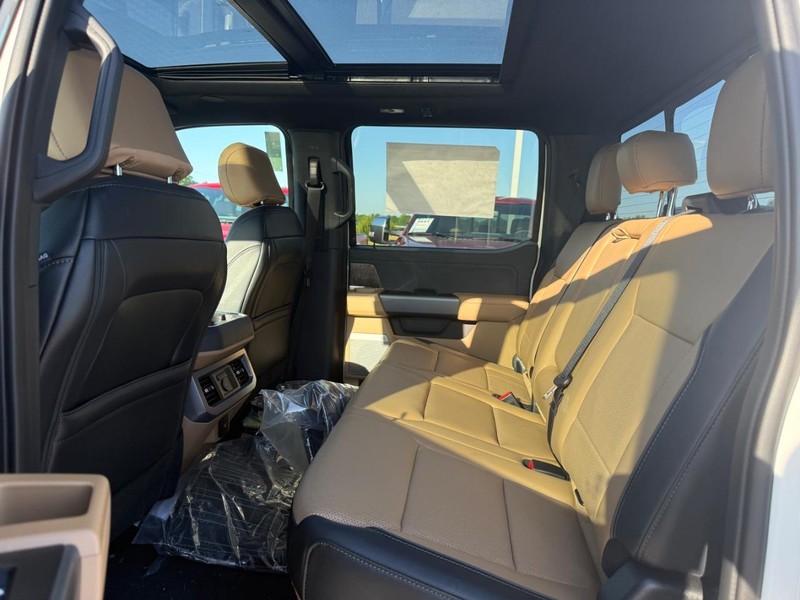 Ford Super Duty F-250 SRW Vehicle Full-screen Gallery Image 5
