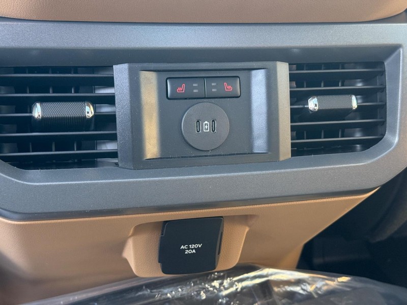 Ford Super Duty F-250 SRW Vehicle Full-screen Gallery Image 7
