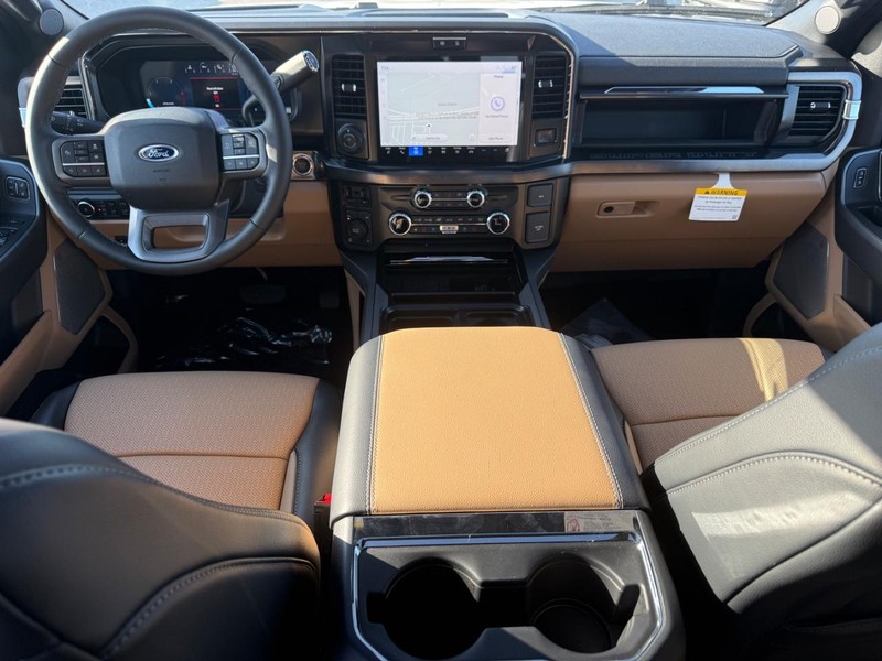 Ford Super Duty F-250 SRW Vehicle Full-screen Gallery Image 8