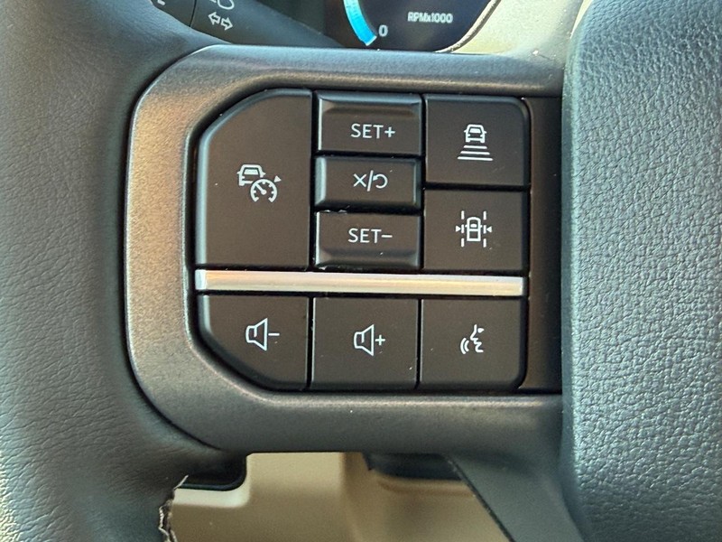 Ford Super Duty F-250 SRW Vehicle Full-screen Gallery Image 10