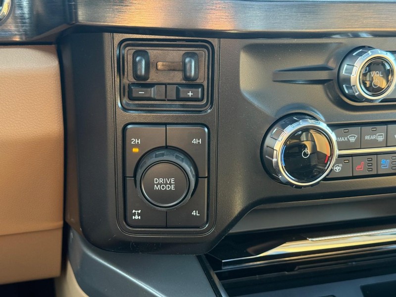 Ford Super Duty F-250 SRW Vehicle Full-screen Gallery Image 15