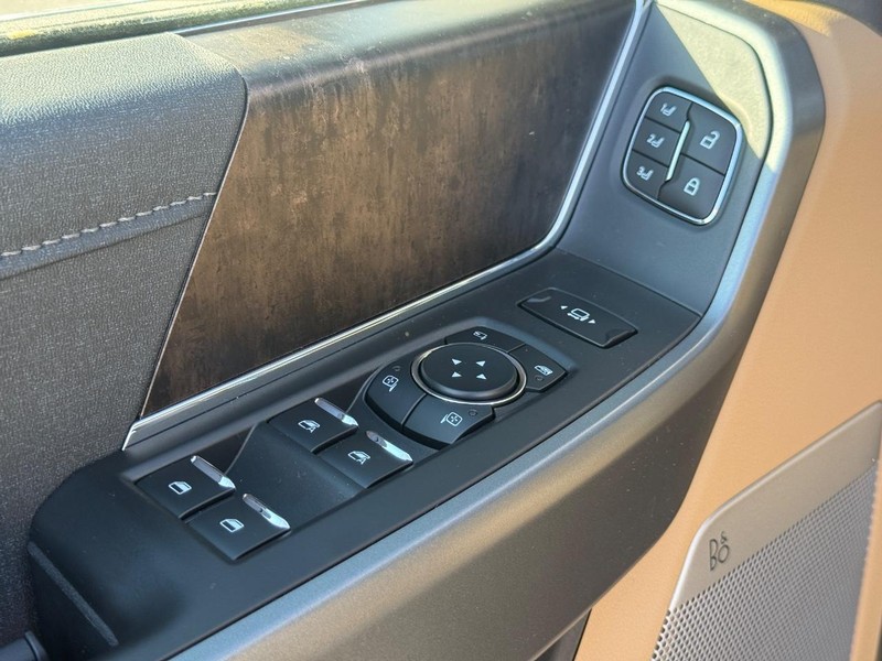 Ford Super Duty F-250 SRW Vehicle Full-screen Gallery Image 20