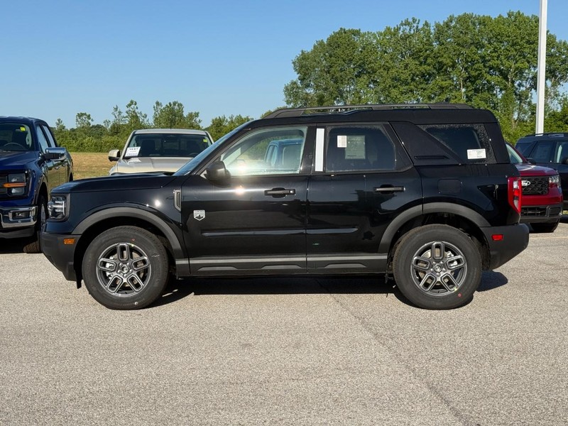Ford Bronco Sport Vehicle Full-screen Gallery Image 2