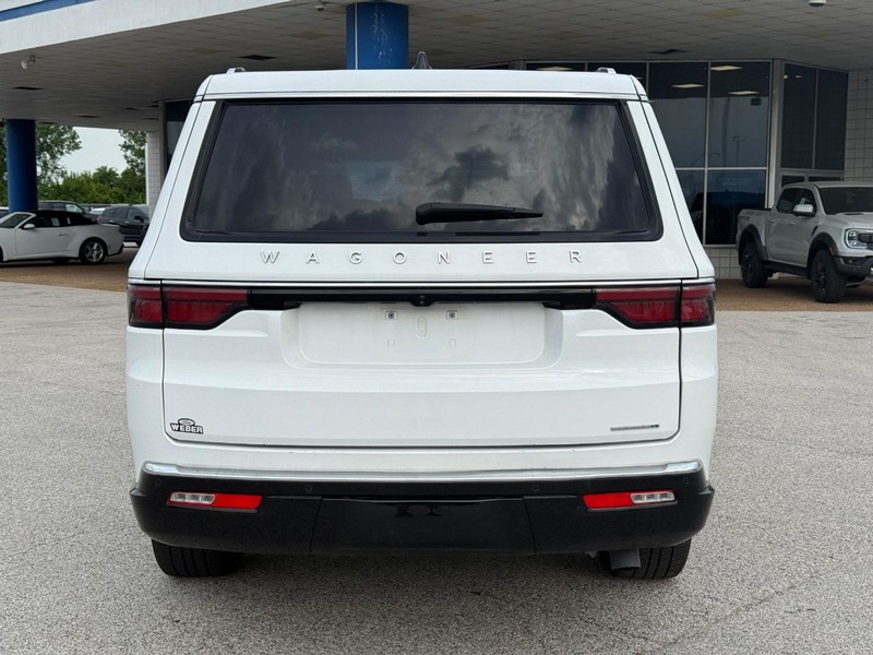 Jeep Wagoneer L Vehicle Full-screen Gallery Image 4