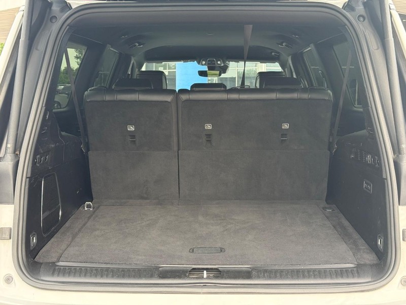 Jeep Wagoneer L Vehicle Full-screen Gallery Image 6