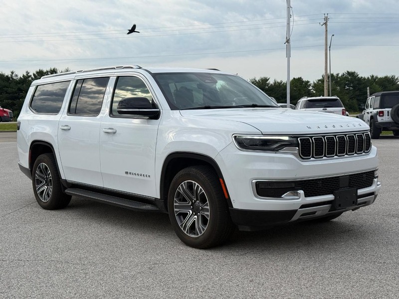 Jeep Wagoneer L Vehicle Full-screen Gallery Image 8