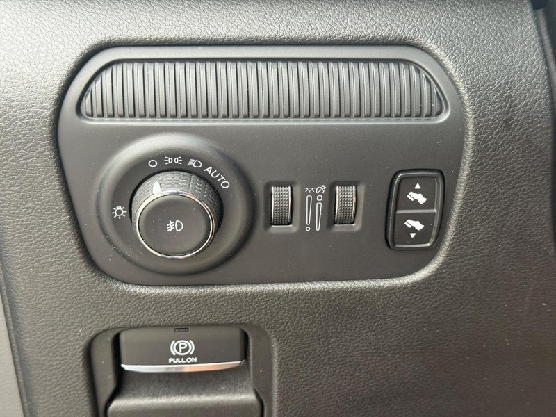 Jeep Wagoneer L Vehicle Full-screen Gallery Image 24
