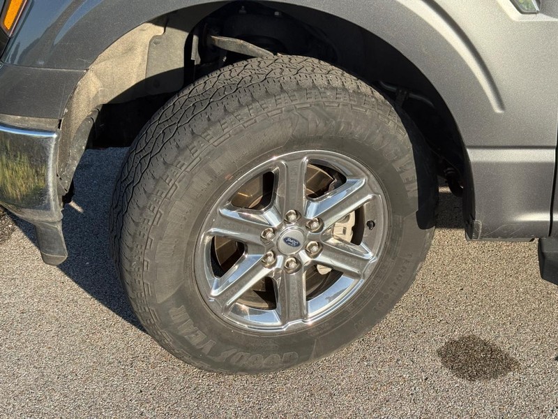 Ford F-150 Vehicle Full-screen Gallery Image 2