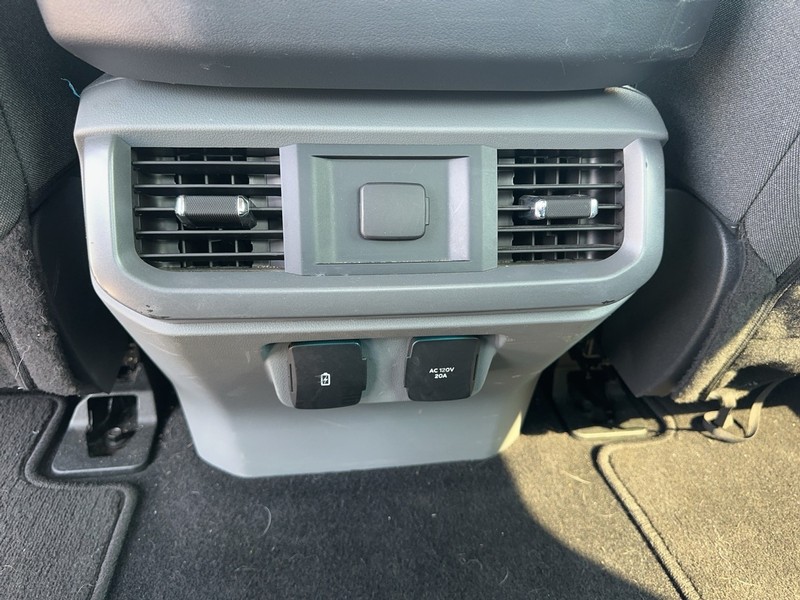 Ford F-150 Vehicle Full-screen Gallery Image 11