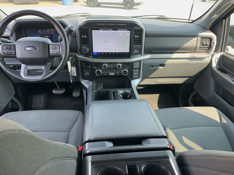 Ford F-150 Vehicle Full-screen Gallery Image 12