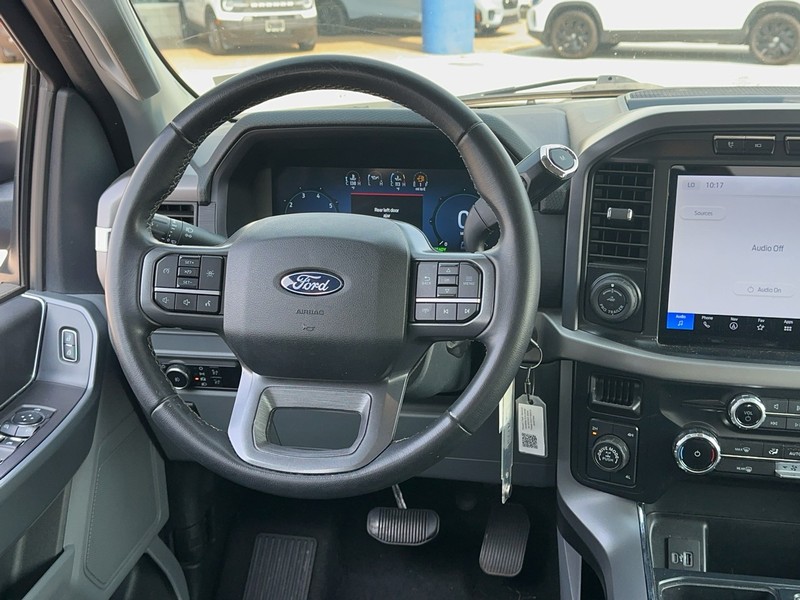 Ford F-150 Vehicle Full-screen Gallery Image 13
