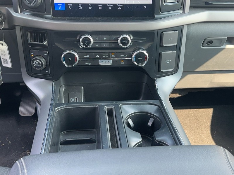 Ford F-150 Vehicle Full-screen Gallery Image 15