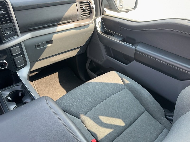 Ford F-150 Vehicle Full-screen Gallery Image 16