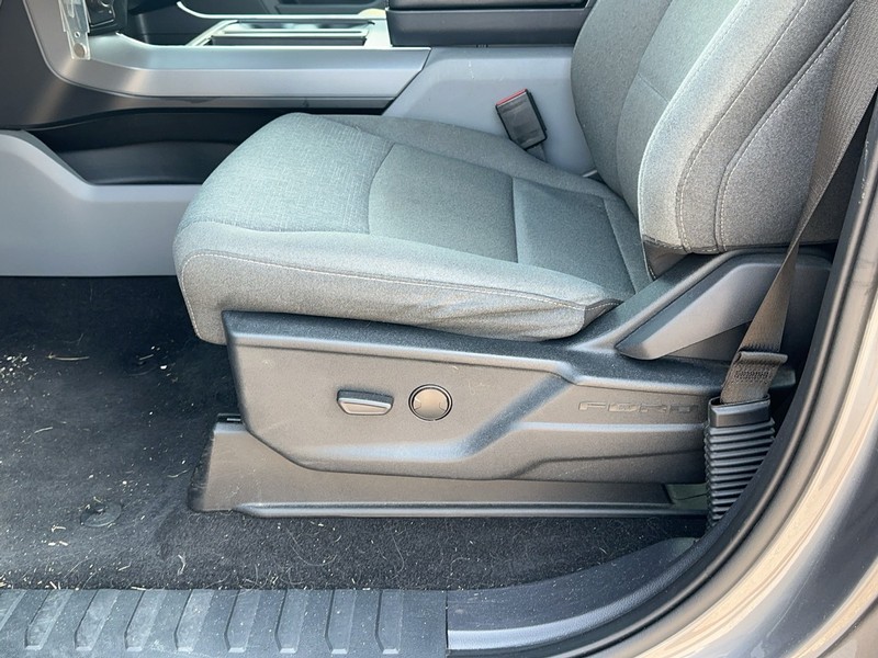 Ford F-150 Vehicle Full-screen Gallery Image 17