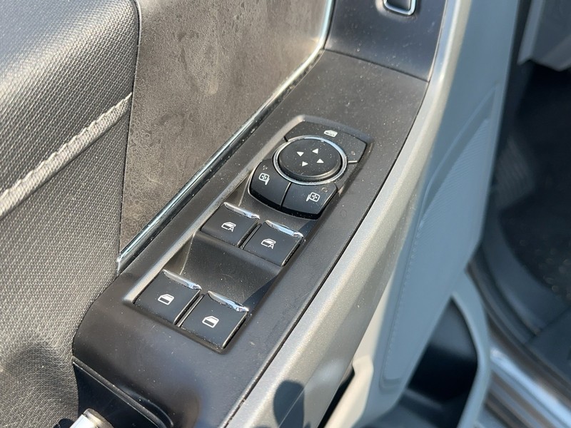 Ford F-150 Vehicle Full-screen Gallery Image 18