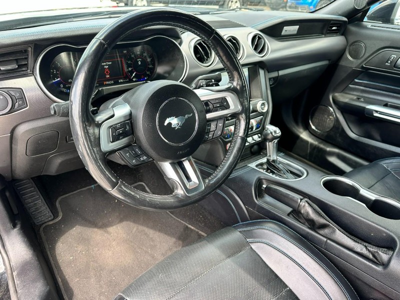 Ford Mustang Vehicle Full-screen Gallery Image 11