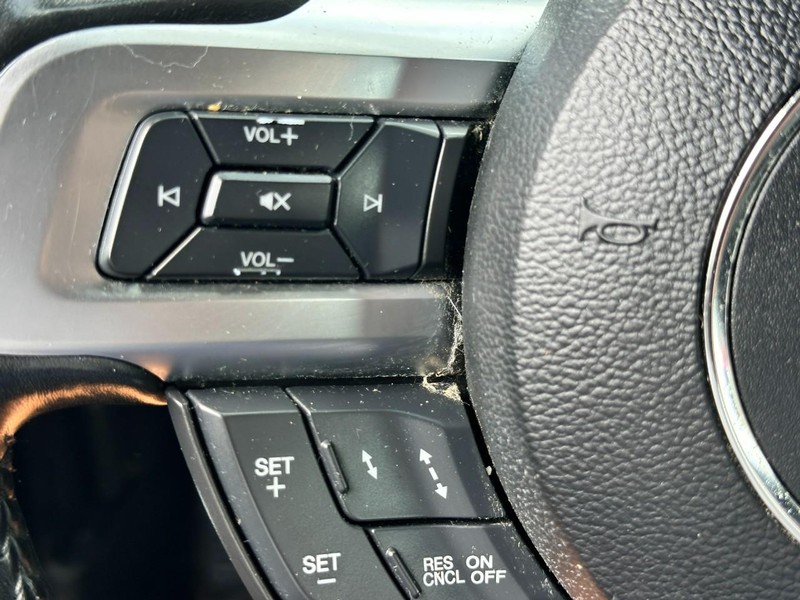 Ford Mustang Vehicle Full-screen Gallery Image 15