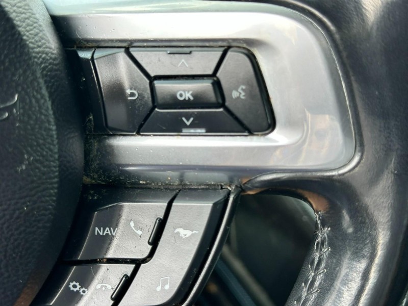 Ford Mustang Vehicle Full-screen Gallery Image 16