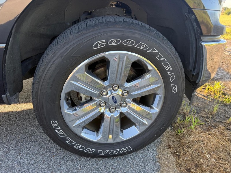 Ford F-150 Vehicle Full-screen Gallery Image 2