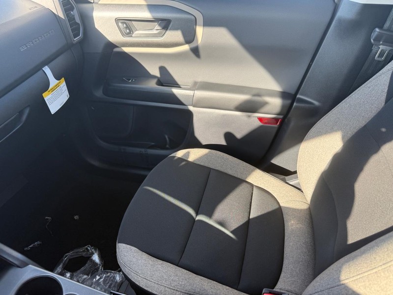 Ford Bronco Sport Vehicle Full-screen Gallery Image 14