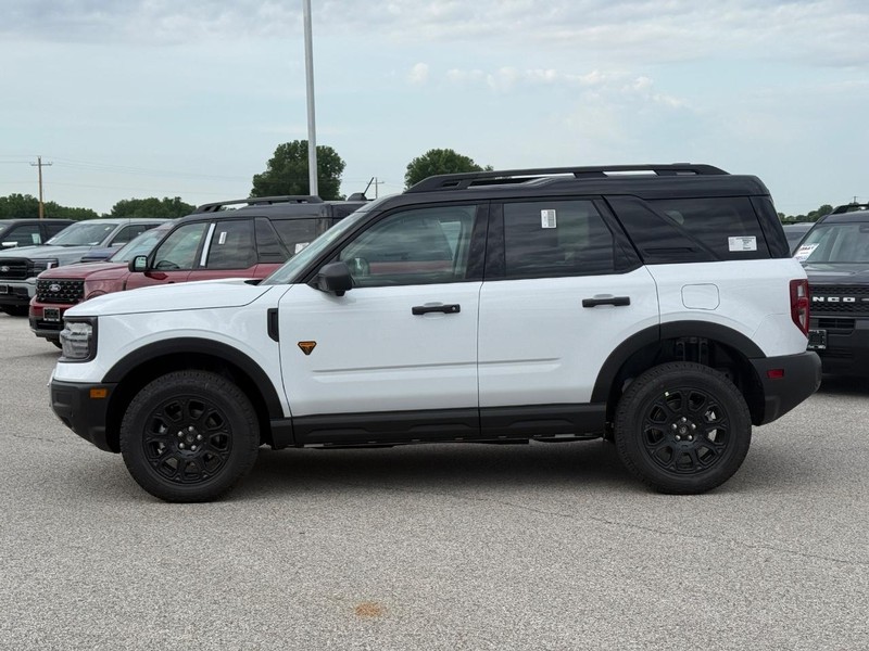 Ford Bronco Sport Vehicle Full-screen Gallery Image 2